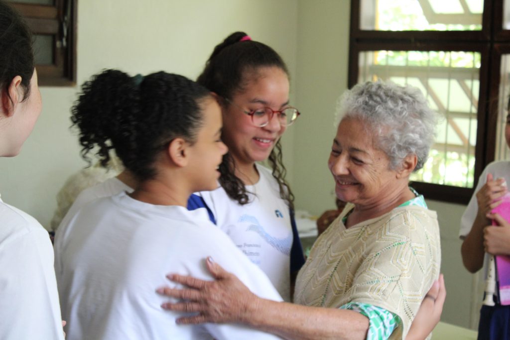 “O idoso nos ensina a ver o mundo com os olhos do coração”